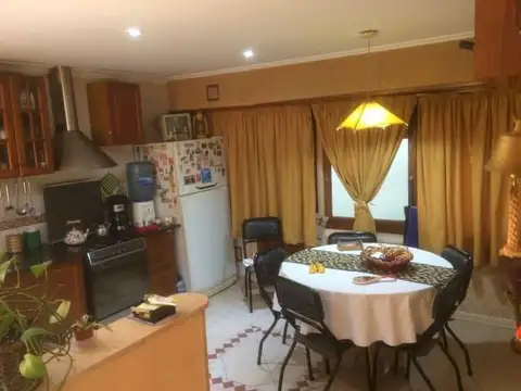 Casa 5 ambientes con 2 baños