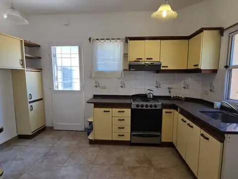 Depto Tipo Casa 4 ambientes con 2 baños