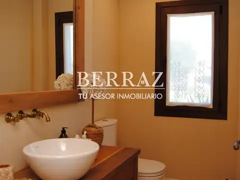 Casa 6 ambientes con 2 baños