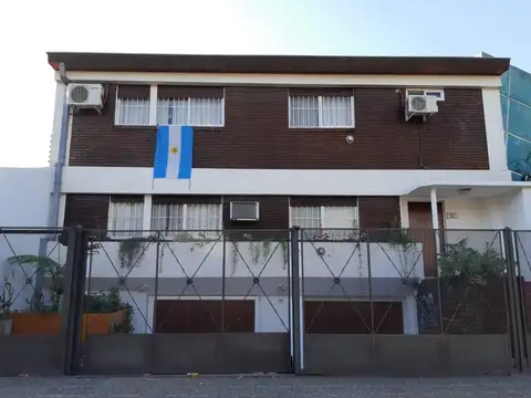 Casa  en Venta ubicado en Castelar, Morón, G.B.A. Zona Oeste - AMA0055_LP545124_8