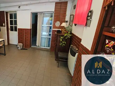 Casa 6 ambientes con 2 baños