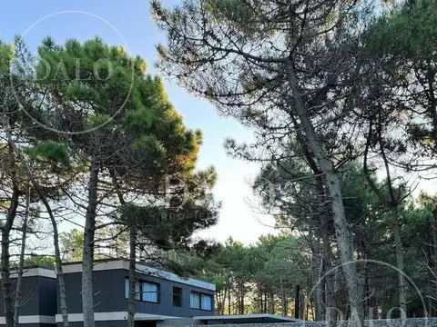 Casa 6 ambientes con 5 baños