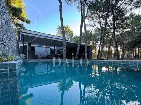 Casa en Venta con 4 cocheras