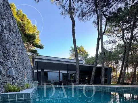 Casa 6 ambientes con 5 baños