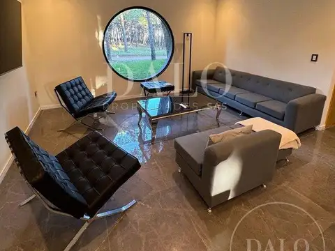 Casa en Venta con 4 cocheras