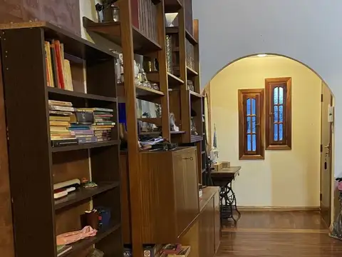 CASA AMPLIA CON PILETA Y QUINCHO