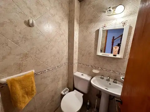 AMPLIO TRIPLEX PARA 7 PERSONAS EN PLENO CENTRO COMERCIAL