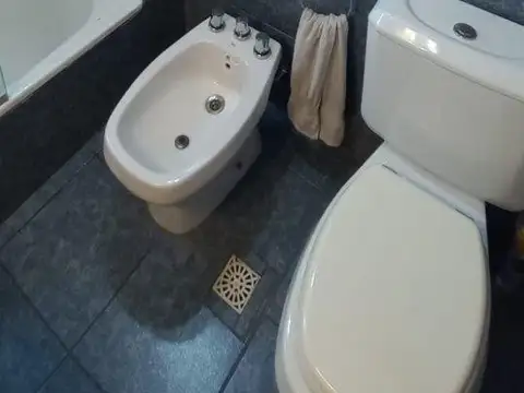 Departamento 1 dormitorio al frente con balcón