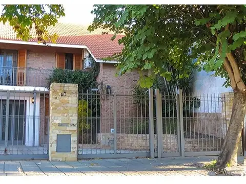 CASA EN BARRIO CANDIOTI SUR
