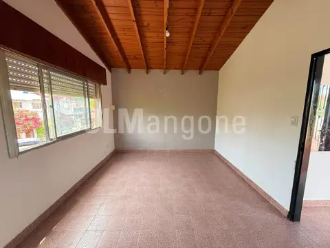 Depto Tipo Casa en Alquiler en Villa Luzuriaga, $ 410.000