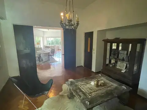 Casa 10 ambientes con 3 baños