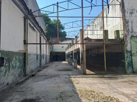 VENTA DEPÓSITO EN LOTE DE 950 METROS