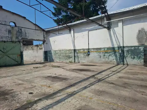 VENTA DEPÓSITO EN LOTE DE 950 METROS