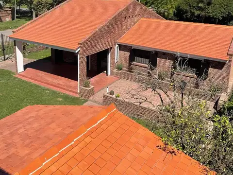 Casa 2 Hab, 3 Baños, Pileta, Barrio Los Troncos, Suipacha esquina Ramírez  - Funes.