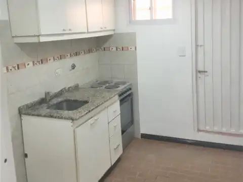 Hermoso de 2 ambientes con patio y lavadero - Excelente zona y listo para habitar - Metrobus Calchaqui