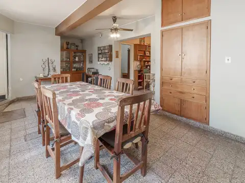Casa 5 ambientes con 2 baños