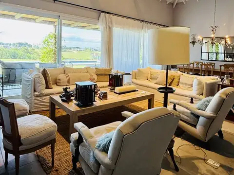 Casa 5 ambientes con 5 baños