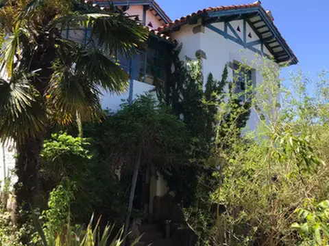 Casa 12 ambientes con 10 baños