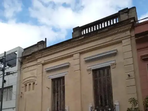 EXCELENTE TERRENO 8.66 X 17. 55 SOBRE CALLE CASACUBERTA