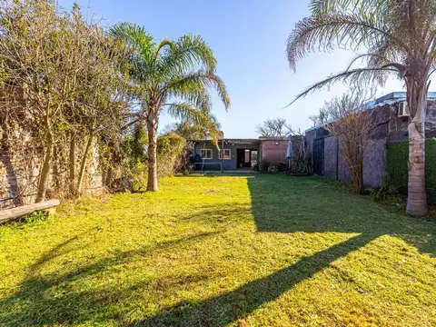 CASA EN VENTA 2 DORMITORIOS EN FUNES PILETA JARDIN