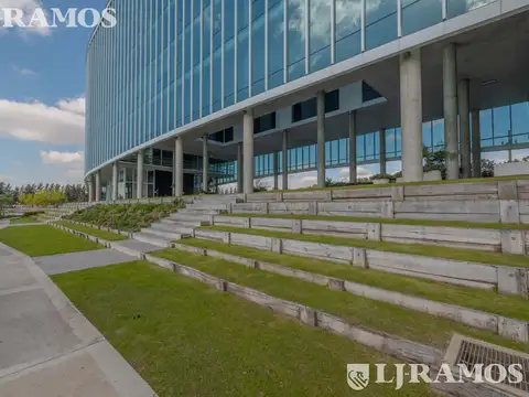 Oficina en Alquiler con 4 cocheras