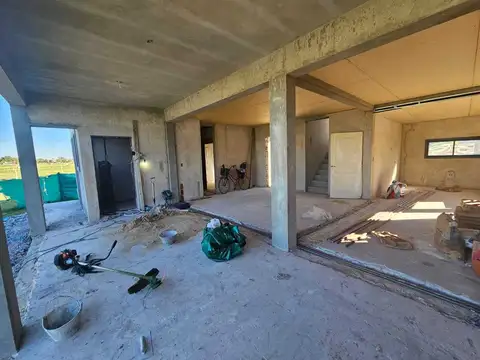 Casa 6 ambientes con 4 baños