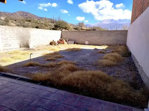 Hermosa casa, nueva, iluminada. Un contexto bello, junto a la tranquilidad de Cachi.