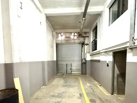 Galpón con oficinas - 980m2 totales