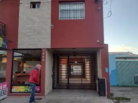 Pellegrini 1600, Piso 1