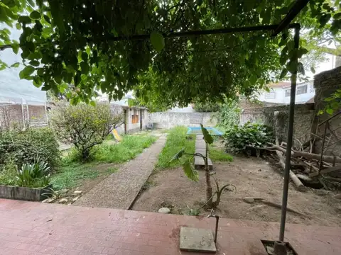 Casa 6 ambientes con 2 baños