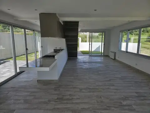 Casa 3 ambientes con 3 baños