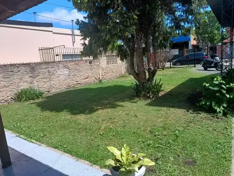 Casa 6 ambientes con 3 baños