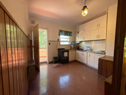 Florencia Varela 100