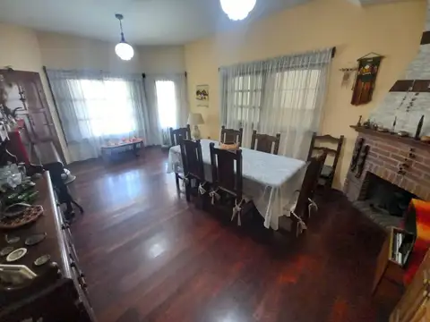 Casa 5 ambientes con 2 baños