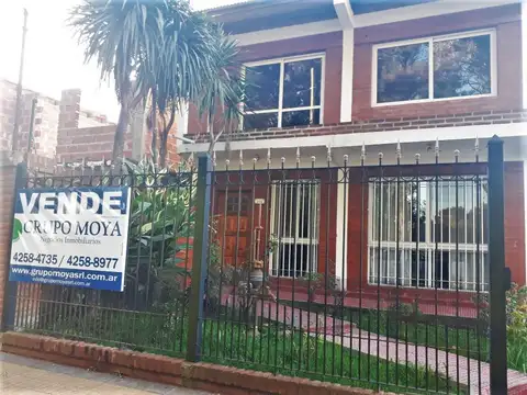 Casa en venta de 4 ambientes en Camino Centenario
