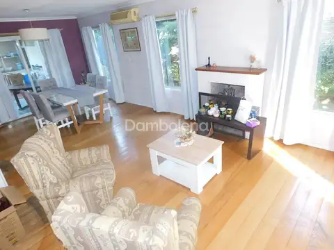 Casa 6 ambientes con 4 baños