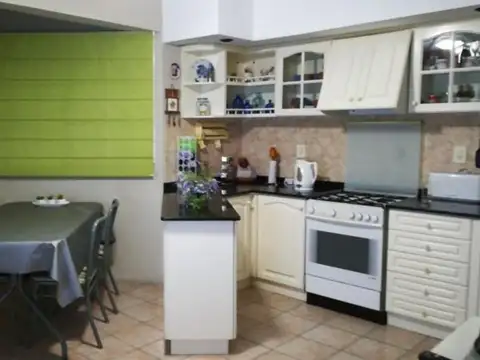Casa 4 ambientes con 3 baños