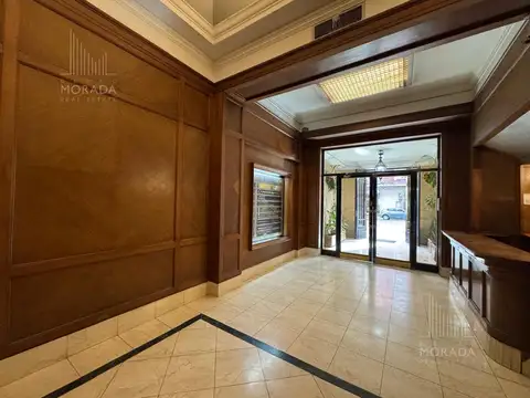 Oficina 8 ambientes con 2 baños