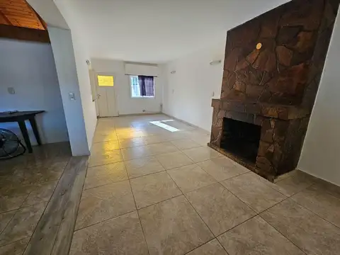 Casa en Alquiler con 1 cochera