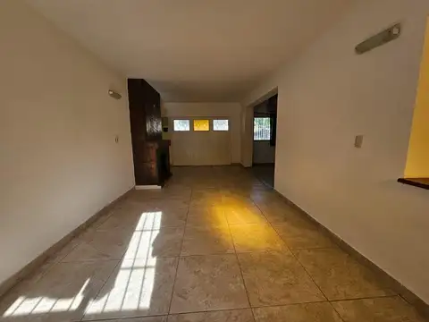 Casa 5 ambientes con 1 baño