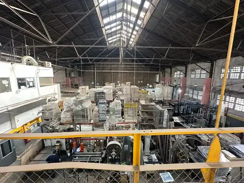 GALPON AMPLIO  METROS  AVENIDA EVA PERON DE 840M2 CON ALTURA DE TECHO 12 MTS APROX. EXCELENTE ESTADO