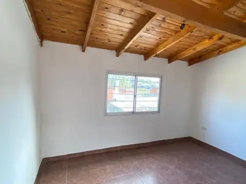Casa 2 ambientes con 1 baño