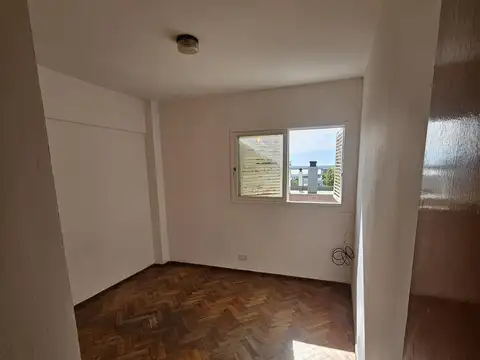 Departamento en  Bv. Avellaneda 700 bis, luminoso departamento excelentes vistas, buen estado.