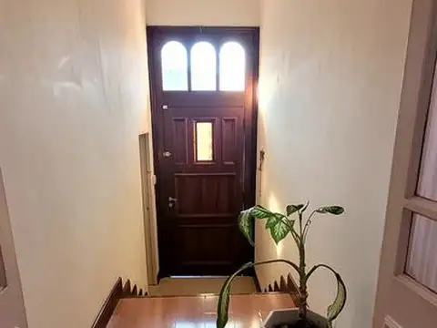 Casa 10 ambientes con 3 baños