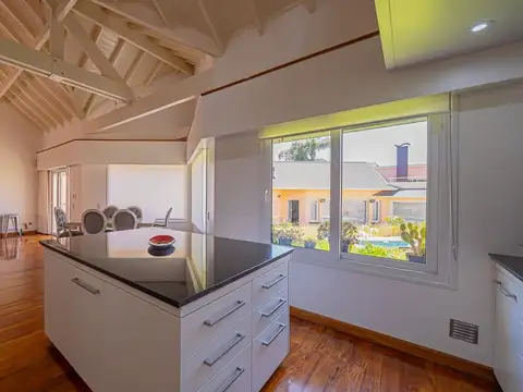 Casa en Venta con 6 cocheras