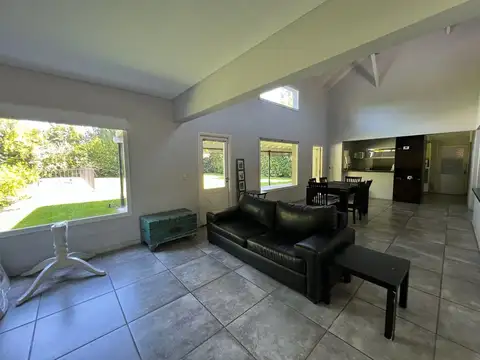 Casa en Venta con 2 cocheras