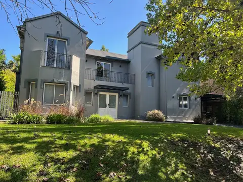 Venta Casa en B Septiembre con pileta Apto Credito