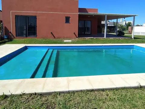 Casa 3 ambientes con 2 baños