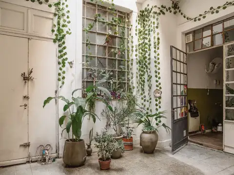 Teniente General Juan Domingo Perón 1900, Piso PB