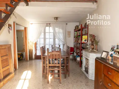 Venta Casa 6 ambientes en la zona de Temperley excelente propiedad de dos pisos!